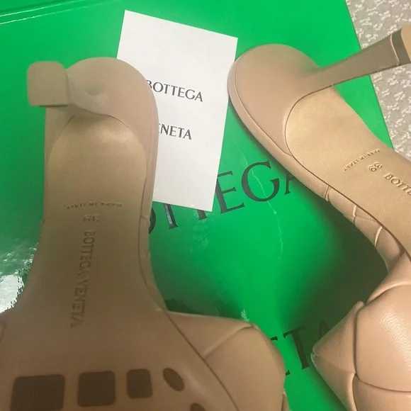 Bottega Veneta intrecciato sandal in color nude/cipria. Color is out of stock - Picture 5 of 8